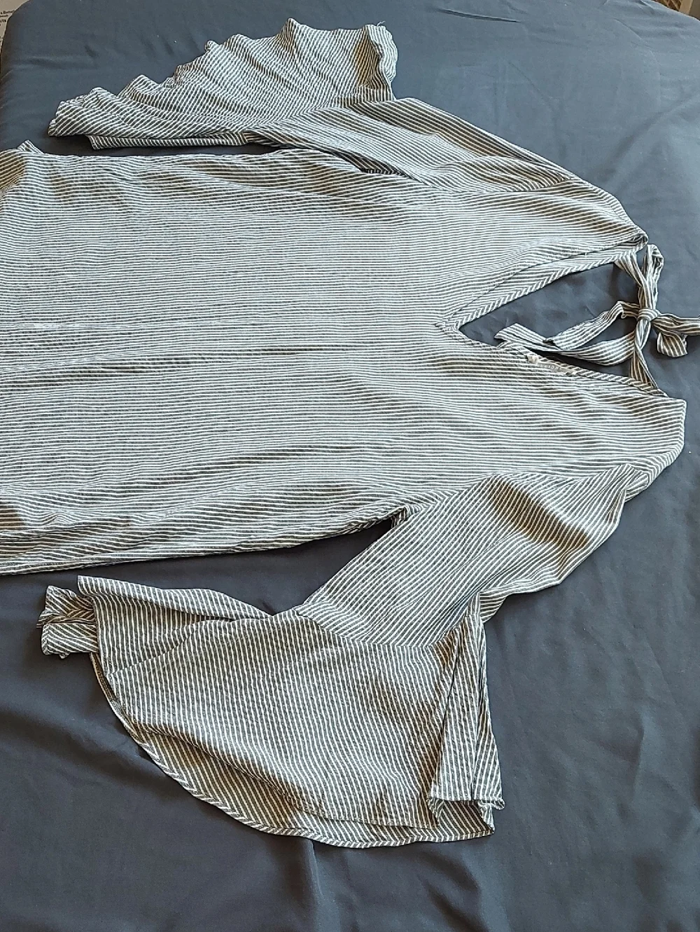 Pleione Black & White Striped V-Neck Bell Sleeve Top - Picture 9 of 9